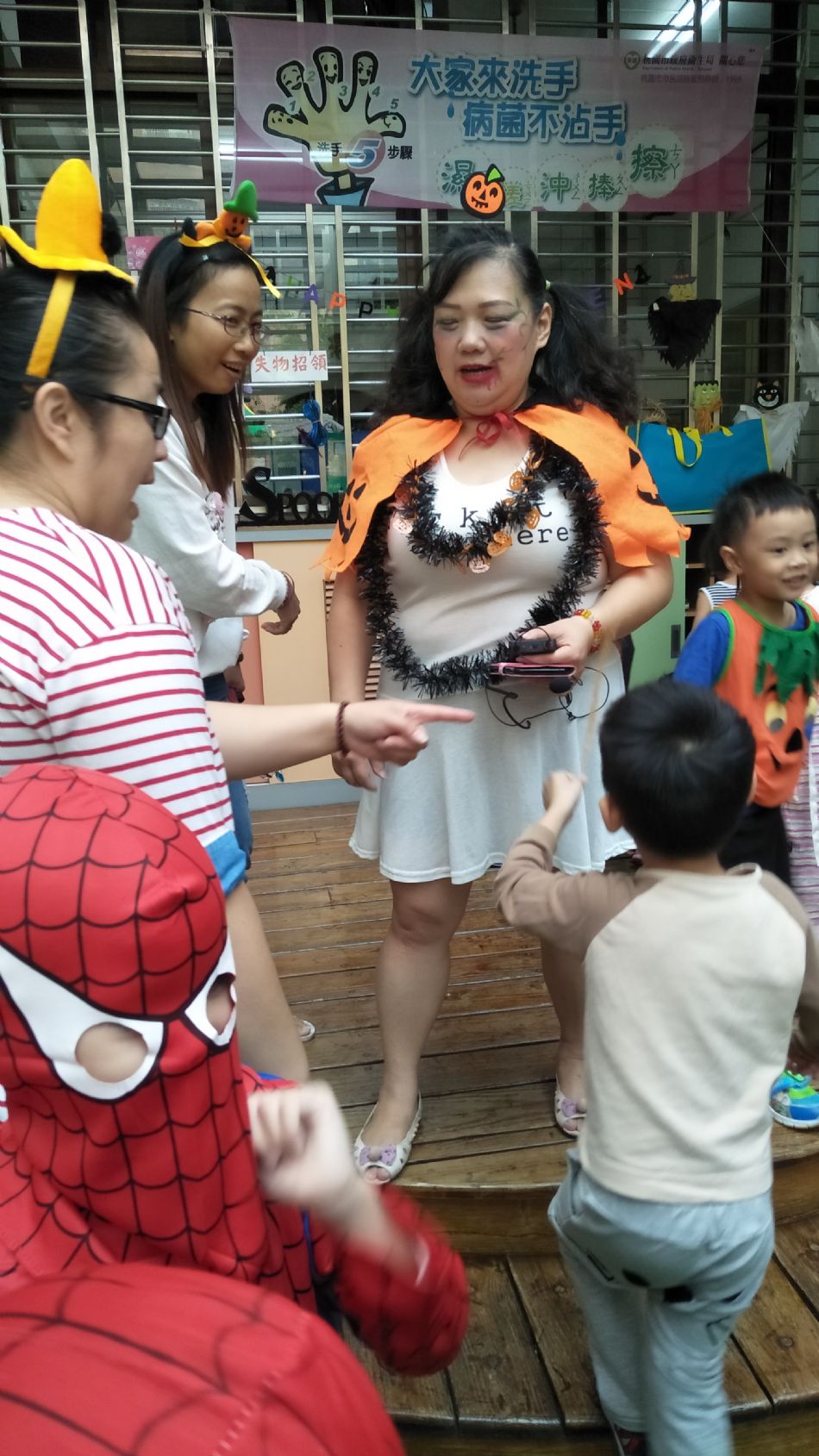 文件 : <FONT COLOR='red'>(108.10.30)歡慶萬聖節-1.JPG</FONT> <BR> 尺寸 : <FONT COLOR='blue'>950 × 1689</FONT> 圖元 <BR> 格式 : <FONT COLOR='green'>jpg</FONT> <BR> 大小 : <FONT COLOR='green'> -- </FONT> KB