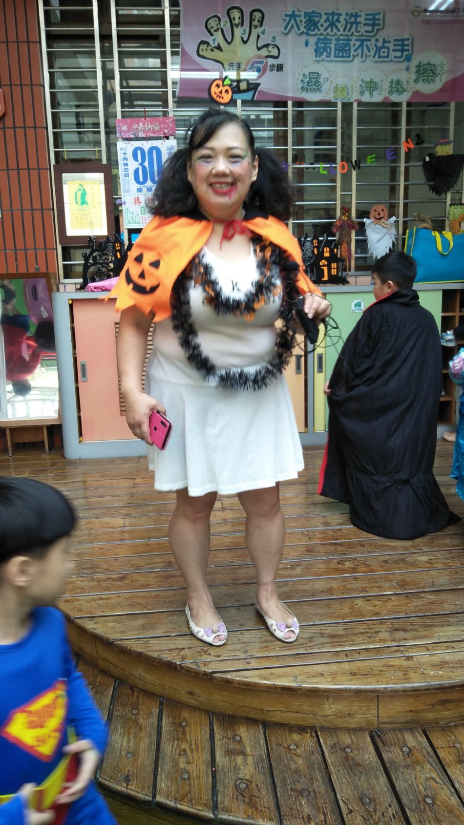 文件 : <FONT COLOR='red'>(108.10.30)歡慶萬聖節-2.JPG</FONT> <BR> 尺寸 : <FONT COLOR='blue'>950 × 1689</FONT> 圖元 <BR> 格式 : <FONT COLOR='green'>jpg</FONT> <BR> 大小 : <FONT COLOR='green'> -- </FONT> KB