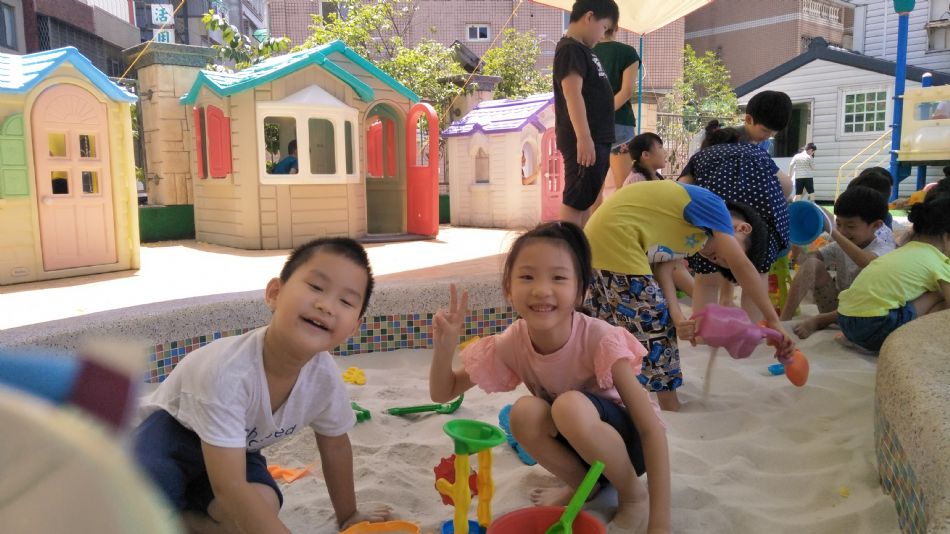 文件 : <FONT COLOR='red'>(109.06.19)戶外【玩沙真有趣】-2.JPG</FONT> <BR> 尺寸 : <FONT COLOR='blue'>950 × 534</FONT> 圖元 <BR> 格式 : <FONT COLOR='green'>jpg</FONT> <BR> 大小 : <FONT COLOR='green'> -- </FONT> KB