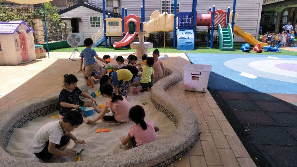 文件 : <FONT COLOR='red'>(109.06.19)戶外【玩沙真有趣】-6.JPG</FONT> <BR> 尺寸 : <FONT COLOR='blue'>950 × 534</FONT> 圖元 <BR> 格式 : <FONT COLOR='green'>jpg</FONT> <BR> 大小 : <FONT COLOR='green'> -- </FONT> KB