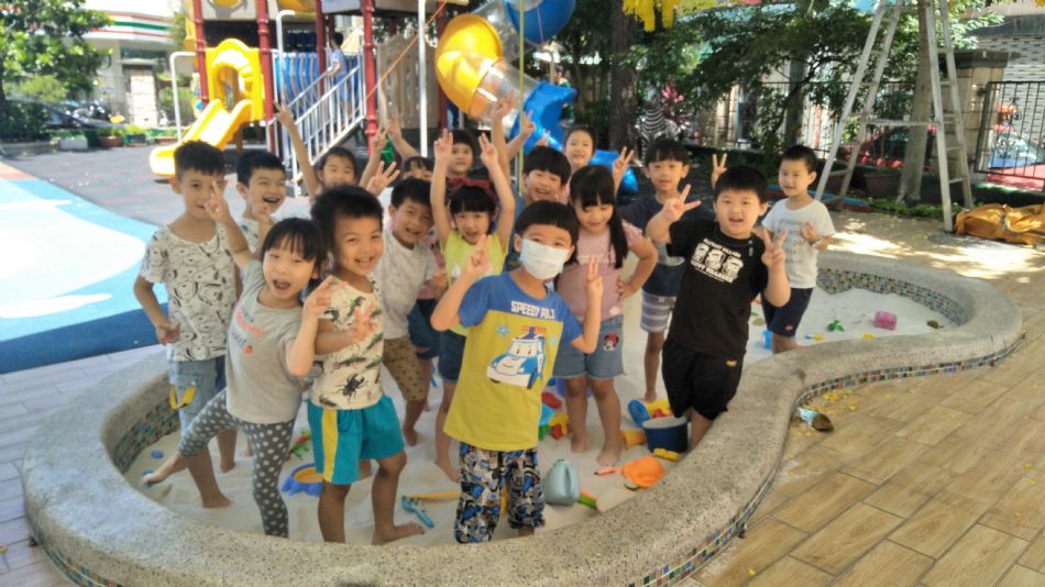 文件 : <FONT COLOR='red'>(109.06.19)戶外【玩沙真有趣】-2.JPG</FONT> <BR> 尺寸 : <FONT COLOR='blue'>950 × 534</FONT> 圖元 <BR> 格式 : <FONT COLOR='green'>jpg</FONT> <BR> 大小 : <FONT COLOR='green'> -- </FONT> KB