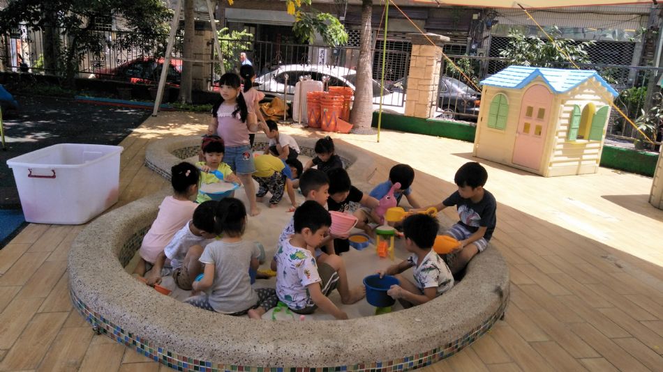 文件 : <FONT COLOR='red'>(109.06.19)戶外【玩沙真有趣】-21.JPG</FONT> <BR> 尺寸 : <FONT COLOR='blue'>950 × 534</FONT> 圖元 <BR> 格式 : <FONT COLOR='green'>jpg</FONT> <BR> 大小 : <FONT COLOR='green'> -- </FONT> KB