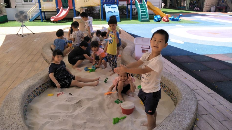 文件 : <FONT COLOR='red'>(109.06.19)戶外【玩沙真有趣】-22.JPG</FONT> <BR> 尺寸 : <FONT COLOR='blue'>950 × 534</FONT> 圖元 <BR> 格式 : <FONT COLOR='green'>jpg</FONT> <BR> 大小 : <FONT COLOR='green'> -- </FONT> KB