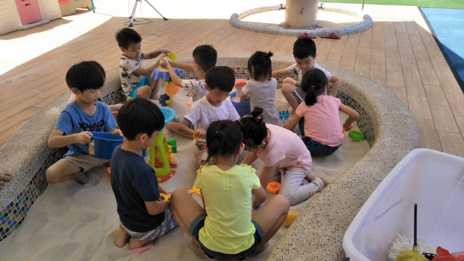 文件 : <FONT COLOR='red'>(109.06.19)戶外【玩沙真有趣】-23.JPG</FONT> <BR> 尺寸 : <FONT COLOR='blue'>950 × 534</FONT> 圖元 <BR> 格式 : <FONT COLOR='green'>jpg</FONT> <BR> 大小 : <FONT COLOR='green'> -- </FONT> KB