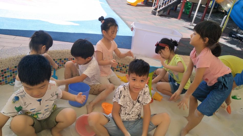 文件 : <FONT COLOR='red'>(109.06.19)戶外【玩沙真有趣】-28.JPG</FONT> <BR> 尺寸 : <FONT COLOR='blue'>950 × 534</FONT> 圖元 <BR> 格式 : <FONT COLOR='green'>jpg</FONT> <BR> 大小 : <FONT COLOR='green'> -- </FONT> KB