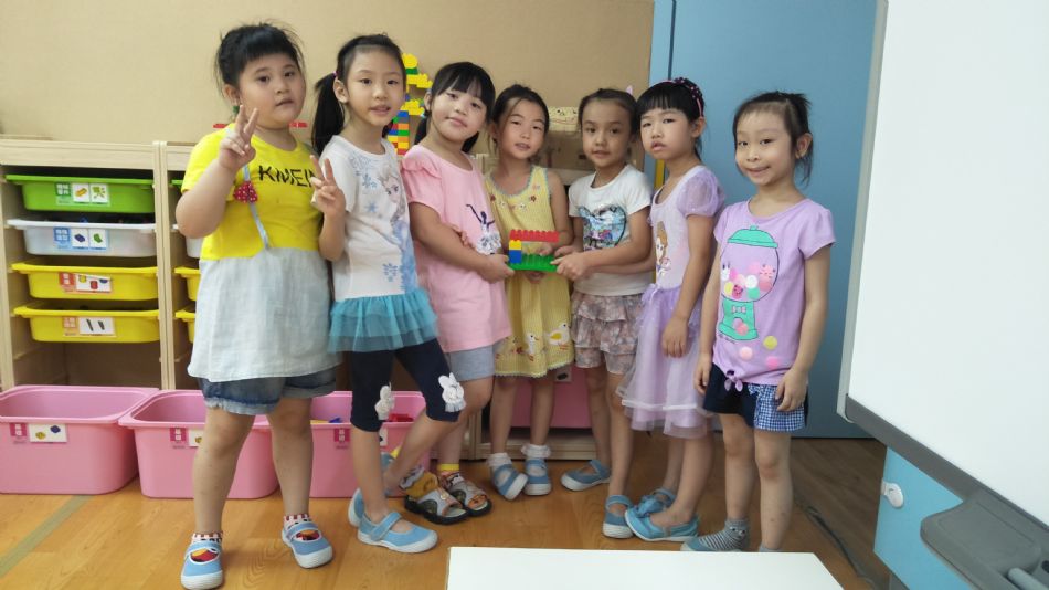 文件 : <FONT COLOR='red'>(109.06.30)樂高課【柵欄大門】-1.JPG</FONT> <BR> 尺寸 : <FONT COLOR='blue'>950 × 534</FONT> 圖元 <BR> 格式 : <FONT COLOR='green'>jpg</FONT> <BR> 大小 : <FONT COLOR='green'> -- </FONT> KB