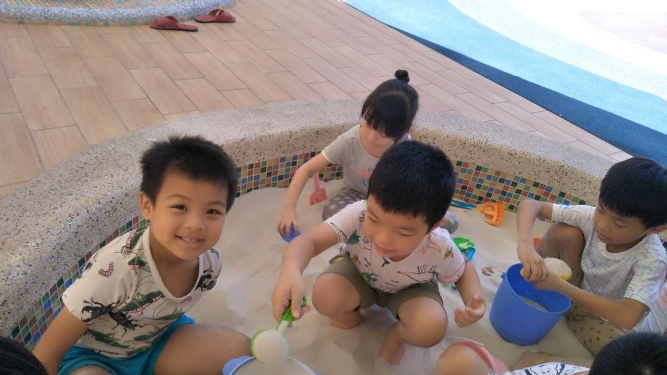 文件 : <FONT COLOR='red'>(109.06.19)戶外【玩沙真有趣】-4.JPG</FONT> <BR> 尺寸 : <FONT COLOR='blue'>950 × 534</FONT> 圖元 <BR> 格式 : <FONT COLOR='green'>jpg</FONT> <BR> 大小 : <FONT COLOR='green'> -- </FONT> KB