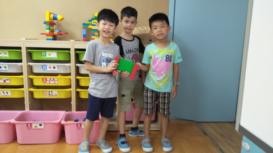 文件 : <FONT COLOR='red'>(109.06.30)樂高課【柵欄大門】-2.JPG</FONT> <BR> 尺寸 : <FONT COLOR='blue'>950 × 534</FONT> 圖元 <BR> 格式 : <FONT COLOR='green'>jpg</FONT> <BR> 大小 : <FONT COLOR='green'> -- </FONT> KB