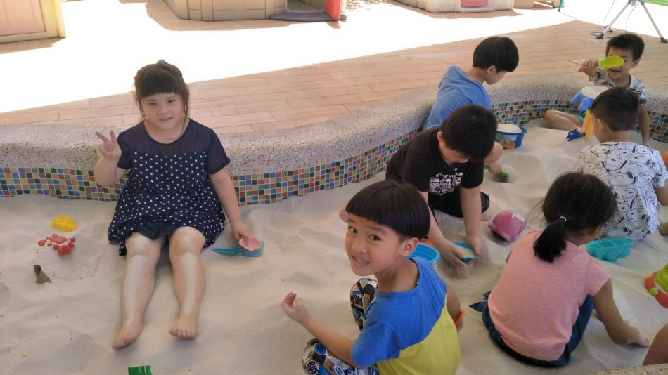 文件 : <FONT COLOR='red'>(109.06.19)戶外【玩沙真有趣】-14.JPG</FONT> <BR> 尺寸 : <FONT COLOR='blue'>950 × 534</FONT> 圖元 <BR> 格式 : <FONT COLOR='green'>jpg</FONT> <BR> 大小 : <FONT COLOR='green'> -- </FONT> KB