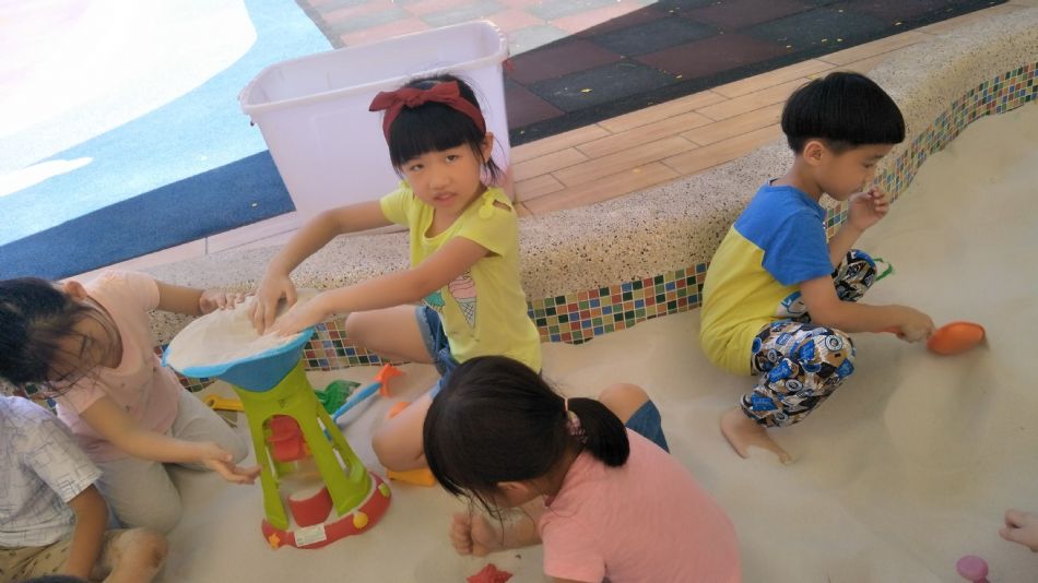 文件 : <FONT COLOR='red'>(109.06.19)戶外【玩沙真有趣】-18.JPG</FONT> <BR> 尺寸 : <FONT COLOR='blue'>950 × 534</FONT> 圖元 <BR> 格式 : <FONT COLOR='green'>jpg</FONT> <BR> 大小 : <FONT COLOR='green'> -- </FONT> KB