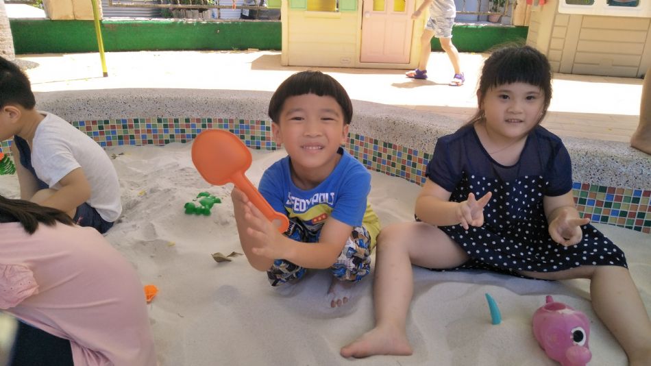 文件 : <FONT COLOR='red'>(109.06.19)戶外【玩沙真有趣】-22.JPG</FONT> <BR> 尺寸 : <FONT COLOR='blue'>950 × 534</FONT> 圖元 <BR> 格式 : <FONT COLOR='green'>jpg</FONT> <BR> 大小 : <FONT COLOR='green'> -- </FONT> KB