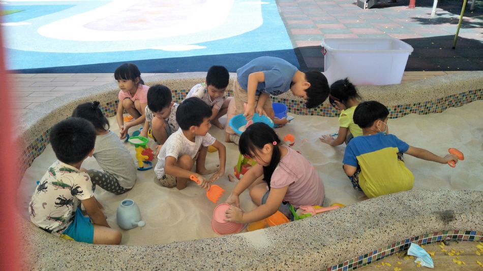 文件 : <FONT COLOR='red'>(109.06.19)戶外【玩沙真有趣】.JPG</FONT> <BR> 尺寸 : <FONT COLOR='blue'>950 × 534</FONT> 圖元 <BR> 格式 : <FONT COLOR='green'>jpg</FONT> <BR> 大小 : <FONT COLOR='green'> -- </FONT> KB