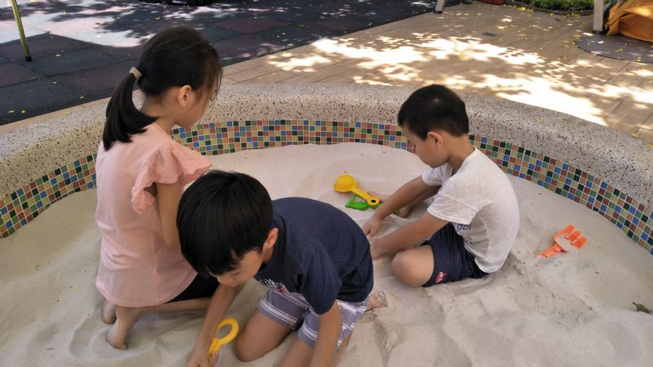 文件 : <FONT COLOR='red'>(109.06.19)戶外【玩沙真有趣】-24.JPG</FONT> <BR> 尺寸 : <FONT COLOR='blue'>950 × 534</FONT> 圖元 <BR> 格式 : <FONT COLOR='green'>jpg</FONT> <BR> 大小 : <FONT COLOR='green'> -- </FONT> KB