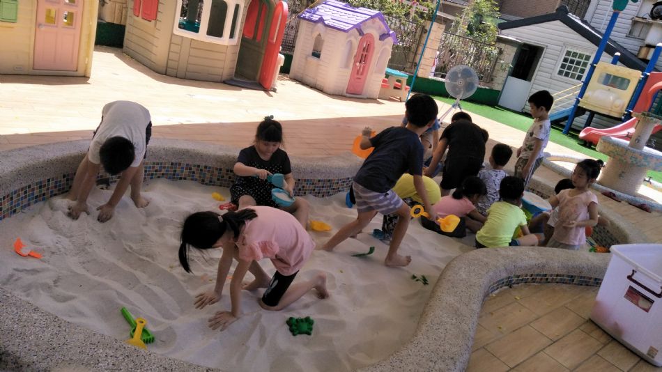 文件 : <FONT COLOR='red'>(109.06.19)戶外【玩沙真有趣】-4.JPG</FONT> <BR> 尺寸 : <FONT COLOR='blue'>950 × 534</FONT> 圖元 <BR> 格式 : <FONT COLOR='green'>jpg</FONT> <BR> 大小 : <FONT COLOR='green'> -- </FONT> KB