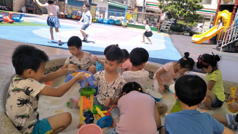 文件 : <FONT COLOR='red'>(109.06.19)戶外【玩沙真有趣】-6.JPG</FONT> <BR> 尺寸 : <FONT COLOR='blue'>950 × 534</FONT> 圖元 <BR> 格式 : <FONT COLOR='green'>jpg</FONT> <BR> 大小 : <FONT COLOR='green'> -- </FONT> KB