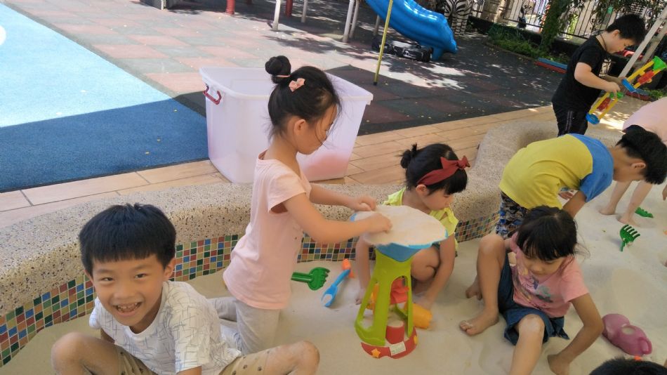 文件 : <FONT COLOR='red'>(109.06.19)戶外【玩沙真有趣】-9.JPG</FONT> <BR> 尺寸 : <FONT COLOR='blue'>950 × 534</FONT> 圖元 <BR> 格式 : <FONT COLOR='green'>jpg</FONT> <BR> 大小 : <FONT COLOR='green'> -- </FONT> KB