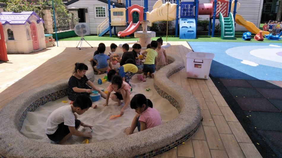 文件 : <FONT COLOR='red'>(109.06.19)戶外【玩沙真有趣】.JPG</FONT> <BR> 尺寸 : <FONT COLOR='blue'>950 × 534</FONT> 圖元 <BR> 格式 : <FONT COLOR='green'>jpg</FONT> <BR> 大小 : <FONT COLOR='green'> -- </FONT> KB