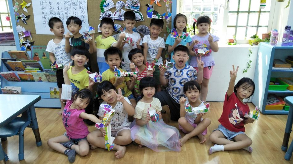 文件 : <FONT COLOR='red'>(109.06.23)歡慶節日【端午龍舟】-12.JPG</FONT> <BR> 尺寸 : <FONT COLOR='blue'>950 × 534</FONT> 圖元 <BR> 格式 : <FONT COLOR='green'>jpg</FONT> <BR> 大小 : <FONT COLOR='green'> -- </FONT> KB