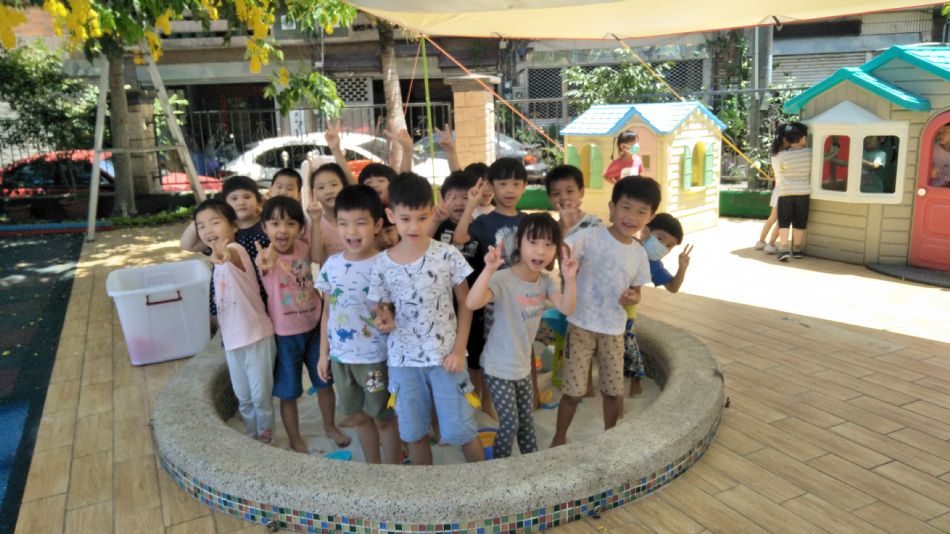 文件 : <FONT COLOR='red'>(109.06.19)戶外【玩沙真有趣】-12.JPG</FONT> <BR> 尺寸 : <FONT COLOR='blue'>950 × 534</FONT> 圖元 <BR> 格式 : <FONT COLOR='green'>jpg</FONT> <BR> 大小 : <FONT COLOR='green'> -- </FONT> KB