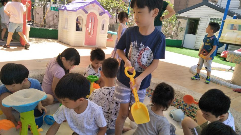 文件 : <FONT COLOR='red'>(109.06.19)戶外【玩沙真有趣】-21.JPG</FONT> <BR> 尺寸 : <FONT COLOR='blue'>950 × 534</FONT> 圖元 <BR> 格式 : <FONT COLOR='green'>jpg</FONT> <BR> 大小 : <FONT COLOR='green'> -- </FONT> KB