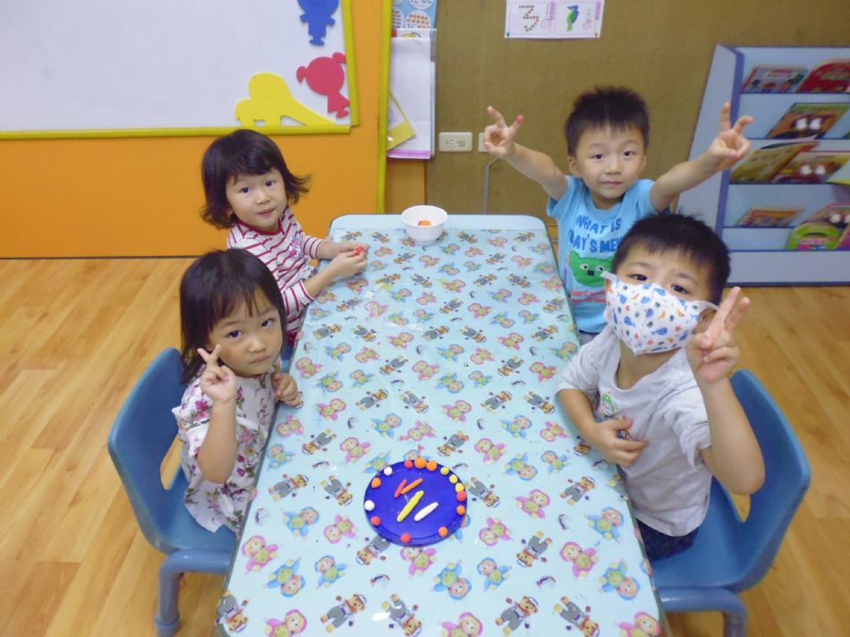 文件 : <FONT COLOR='red'>(108.09.20)美感【蘿蔔汁生日快樂】-17.JPG</FONT> <BR> 尺寸 : <FONT COLOR='blue'>950 × 712</FONT> 圖元 <BR> 格式 : <FONT COLOR='green'>jpg</FONT> <BR> 大小 : <FONT COLOR='green'> -- </FONT> KB