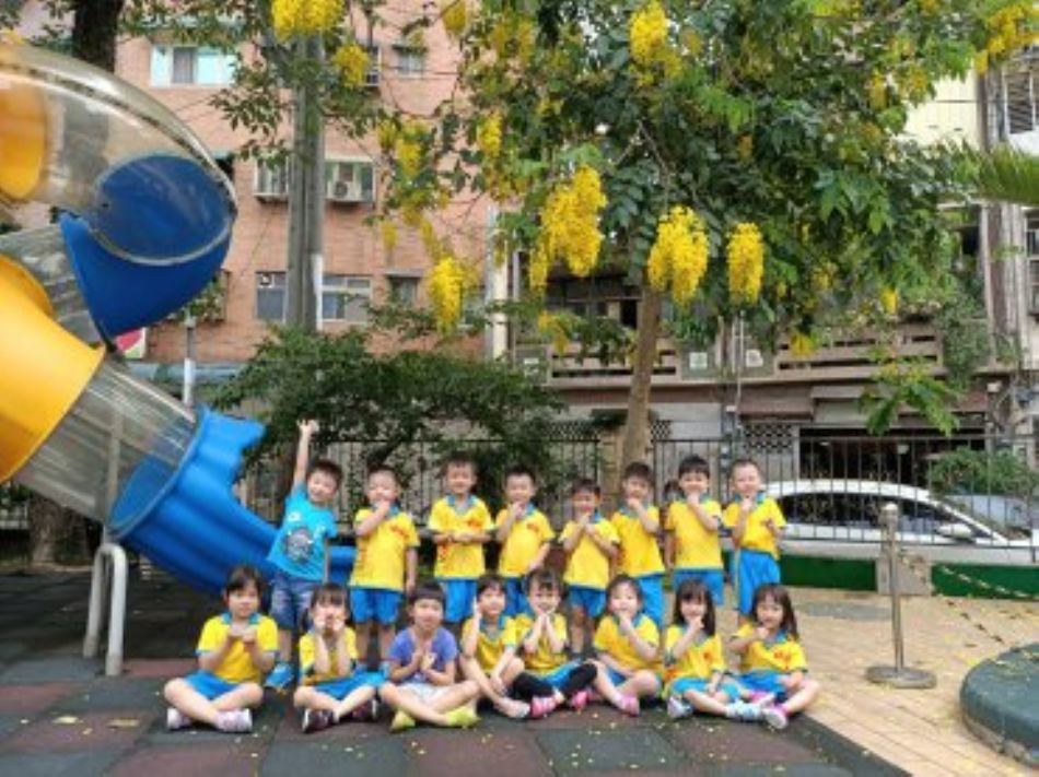 文件 : <FONT COLOR='red'>(109.06.15)學校最美的景色【阿勃勒】-14.JPG</FONT> <BR> 尺寸 : <FONT COLOR='blue'>950 × 711</FONT> 圖元 <BR> 格式 : <FONT COLOR='green'>jpg</FONT> <BR> 大小 : <FONT COLOR='green'> -- </FONT> KB