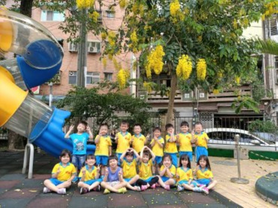 文件 : <FONT COLOR='red'>(109.06.15)學校最美的景色【阿勃勒】.JPG</FONT> <BR> 尺寸 : <FONT COLOR='blue'>950 × 711</FONT> 圖元 <BR> 格式 : <FONT COLOR='green'>jpg</FONT> <BR> 大小 : <FONT COLOR='green'> -- </FONT> KB