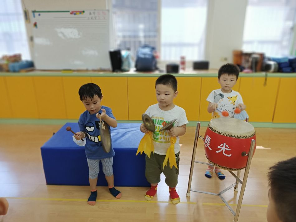 文件 : <FONT COLOR='red'>(109.06.18)奧福音樂.JPG</FONT> <BR> 尺寸 : <FONT COLOR='blue'>950 × 712</FONT> 圖元 <BR> 格式 : <FONT COLOR='green'>jpg</FONT> <BR> 大小 : <FONT COLOR='green'> -- </FONT> KB