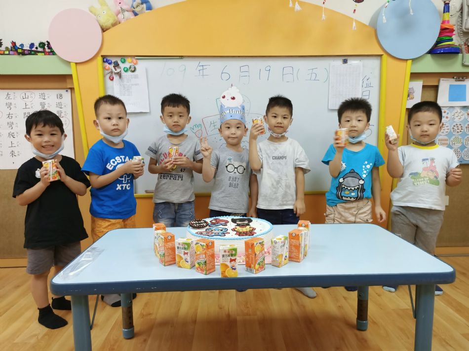 文件 : <FONT COLOR='red'>(109.06.19)Pierce寶貝生日快樂-17.JPG</FONT> <BR> 尺寸 : <FONT COLOR='blue'>950 × 712</FONT> 圖元 <BR> 格式 : <FONT COLOR='green'>jpg</FONT> <BR> 大小 : <FONT COLOR='green'> -- </FONT> KB