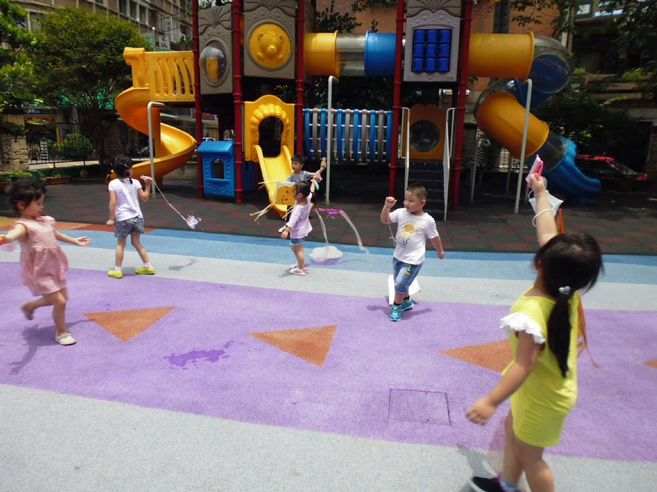 文件 : <FONT COLOR='red'>(109.06.02)主題【跟風玩遊戲~放風箏】.JPG</FONT> <BR> 尺寸 : <FONT COLOR='blue'>950 × 712</FONT> 圖元 <BR> 格式 : <FONT COLOR='green'>jpg</FONT> <BR> 大小 : <FONT COLOR='green'> -- </FONT> KB