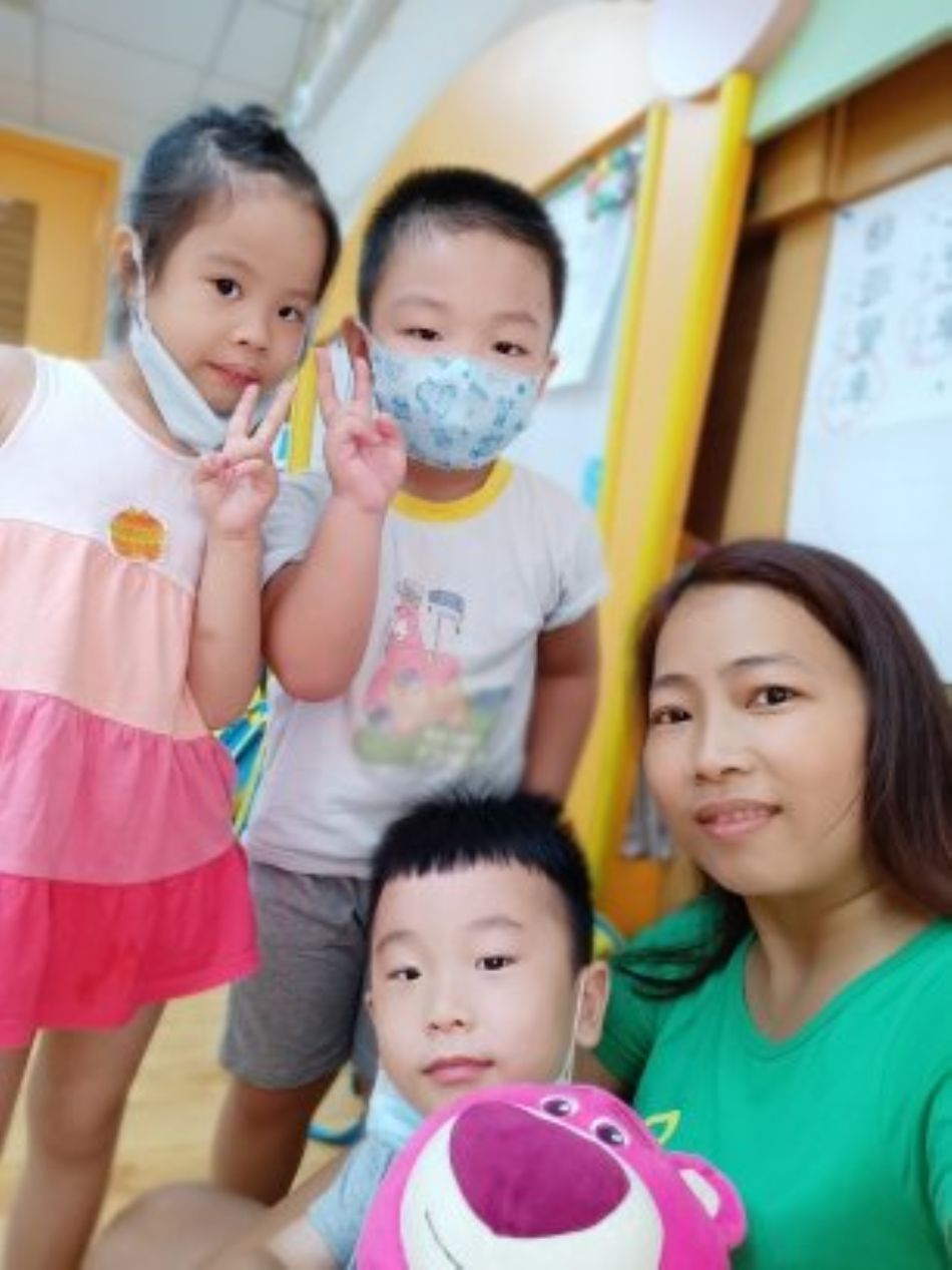 文件 : <FONT COLOR='red'>(109.06.19)Pierce寶貝生日快樂-4.JPG</FONT> <BR> 尺寸 : <FONT COLOR='blue'>950 × 1267</FONT> 圖元 <BR> 格式 : <FONT COLOR='green'>jpg</FONT> <BR> 大小 : <FONT COLOR='green'> -- </FONT> KB