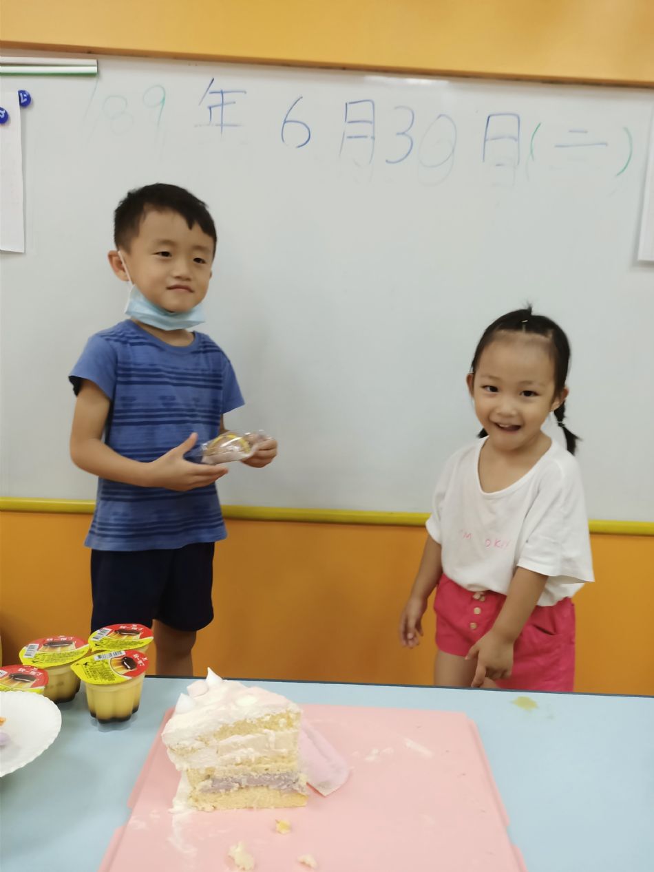 文件 : <FONT COLOR='red'>(109.06.30)Oliva及June寶貝生日-19.JPG</FONT> <BR> 尺寸 : <FONT COLOR='blue'>950 × 1267</FONT> 圖元 <BR> 格式 : <FONT COLOR='green'>jpg</FONT> <BR> 大小 : <FONT COLOR='green'> -- </FONT> KB