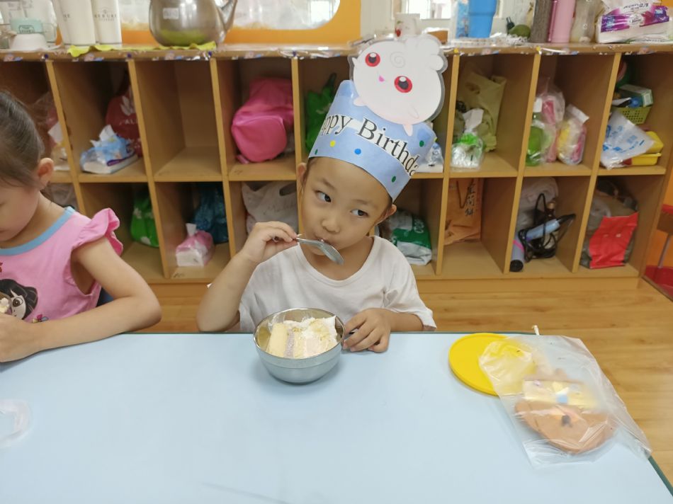 文件 : <FONT COLOR='red'>(109.06.30)Oliva及June寶貝生日-3.JPG</FONT> <BR> 尺寸 : <FONT COLOR='blue'>950 × 712</FONT> 圖元 <BR> 格式 : <FONT COLOR='green'>jpg</FONT> <BR> 大小 : <FONT COLOR='green'> -- </FONT> KB