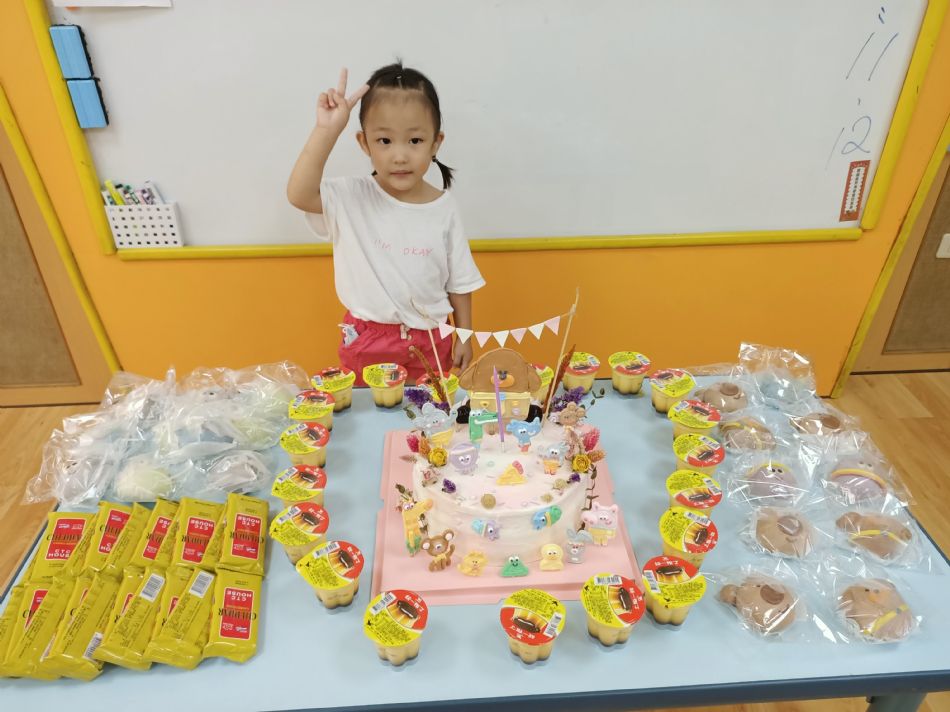 文件 : <FONT COLOR='red'>(109.06.30)Oliva及June寶貝生日.JPG</FONT> <BR> 尺寸 : <FONT COLOR='blue'>950 × 712</FONT> 圖元 <BR> 格式 : <FONT COLOR='green'>jpg</FONT> <BR> 大小 : <FONT COLOR='green'> -- </FONT> KB