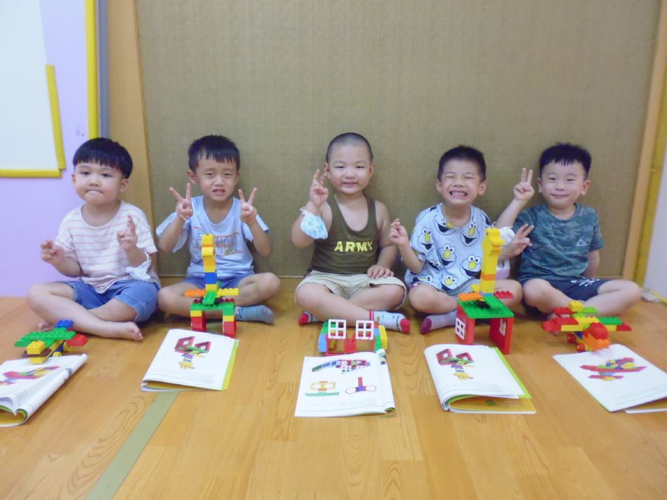 文件 : <FONT COLOR='red'>(109.07.06)樂高積木【總統整B2】-2.JPG</FONT> <BR> 尺寸 : <FONT COLOR='blue'>950 × 712</FONT> 圖元 <BR> 格式 : <FONT COLOR='green'>jpg</FONT> <BR> 大小 : <FONT COLOR='green'> -- </FONT> KB