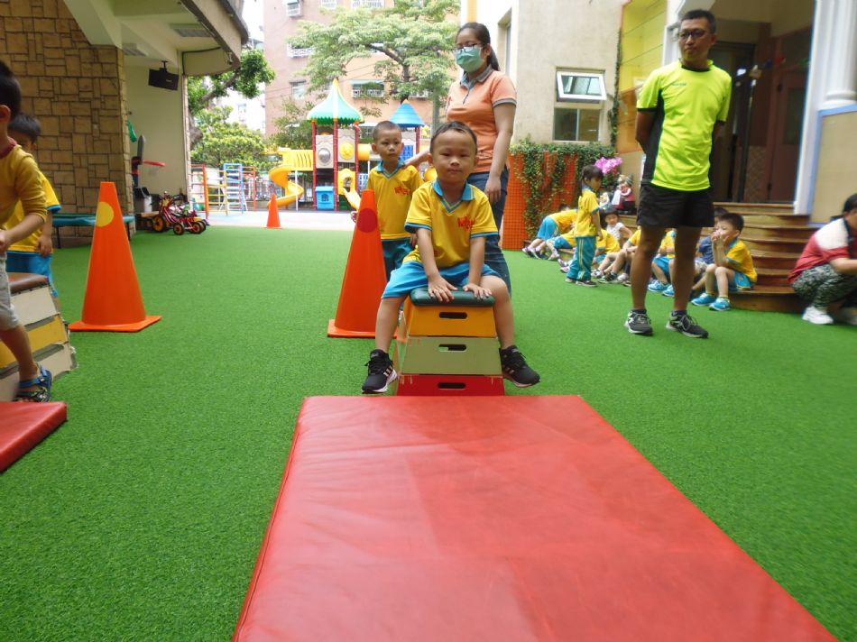 文件 : <FONT COLOR='red'>(109.05.20)體適能B-7.JPG</FONT> <BR> 尺寸 : <FONT COLOR='blue'>950 × 712</FONT> 圖元 <BR> 格式 : <FONT COLOR='green'>jpg</FONT> <BR> 大小 : <FONT COLOR='green'> -- </FONT> KB