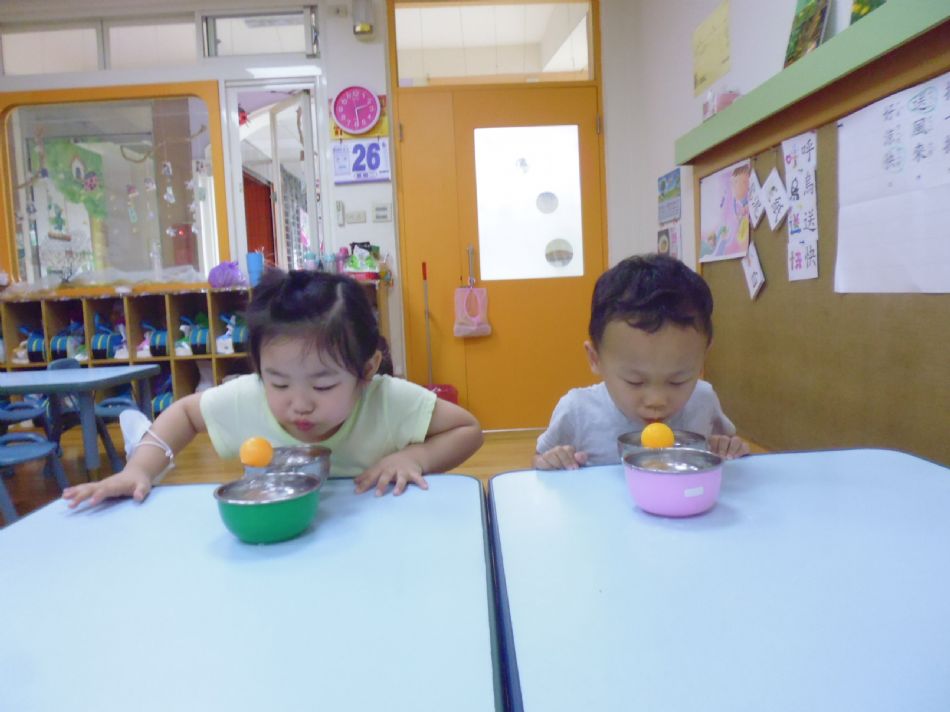 文件 : <FONT COLOR='red'>(109.05.22)主題【跟風玩遊戲~吹乒乓球】.JPG</FONT> <BR> 尺寸 : <FONT COLOR='blue'>950 × 712</FONT> 圖元 <BR> 格式 : <FONT COLOR='green'>jpg</FONT> <BR> 大小 : <FONT COLOR='green'> -- </FONT> KB