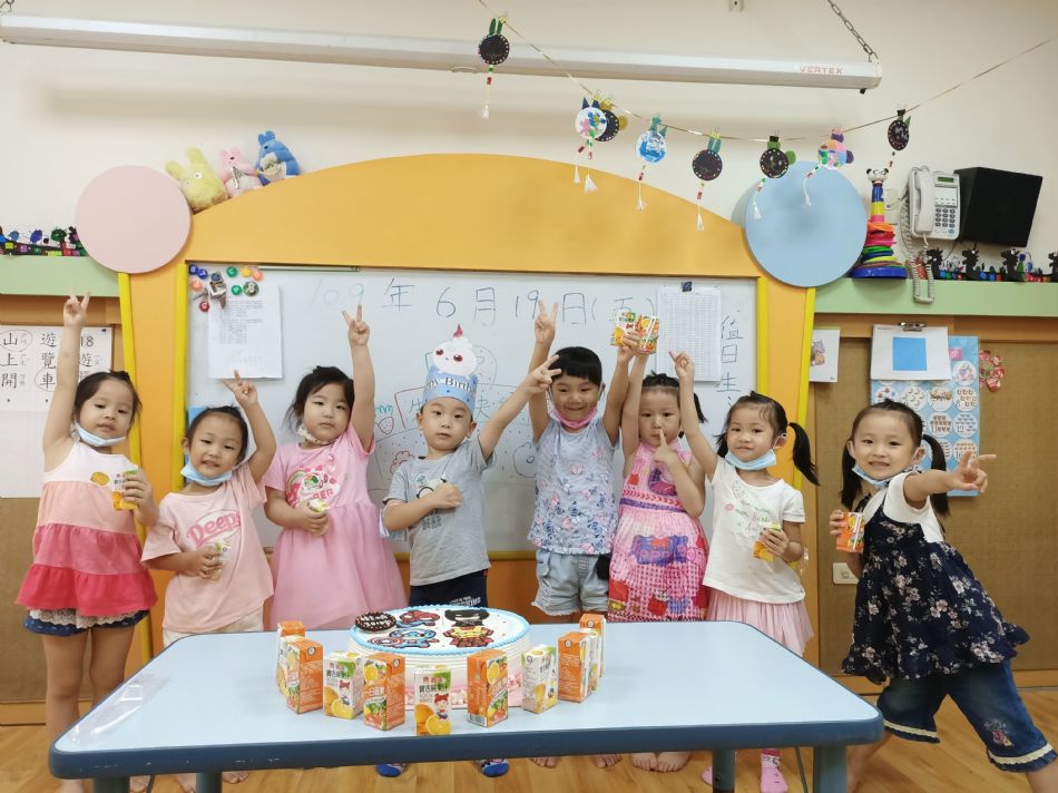 文件 : <FONT COLOR='red'>(109.06.19)Pierce寶貝生日快樂-16.JPG</FONT> <BR> 尺寸 : <FONT COLOR='blue'>950 × 712</FONT> 圖元 <BR> 格式 : <FONT COLOR='green'>jpg</FONT> <BR> 大小 : <FONT COLOR='green'> -- </FONT> KB