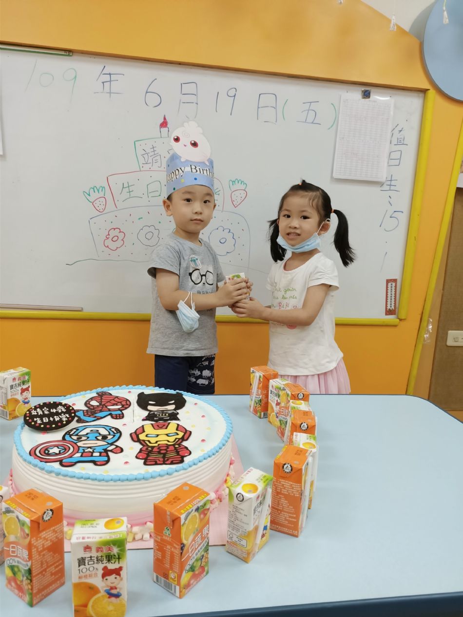 文件 : <FONT COLOR='red'>(109.06.19)Pierce寶貝生日快樂-2.JPG</FONT> <BR> 尺寸 : <FONT COLOR='blue'>950 × 1267</FONT> 圖元 <BR> 格式 : <FONT COLOR='green'>jpg</FONT> <BR> 大小 : <FONT COLOR='green'> -- </FONT> KB