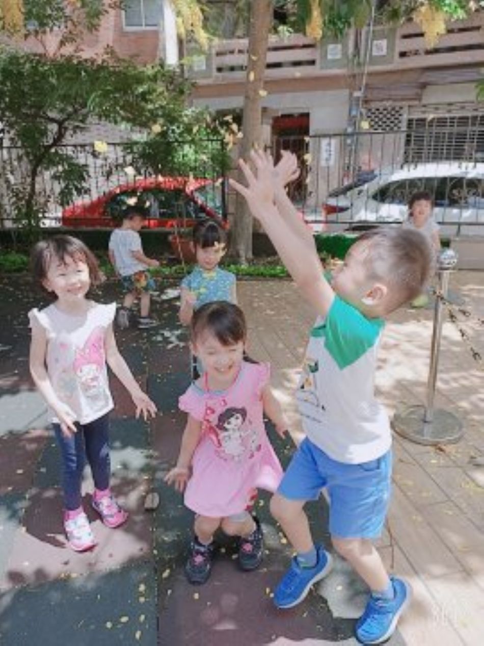 文件 : <FONT COLOR='red'>(109.06.15)學校最美的景色【阿勃勒】-22.JPG</FONT> <BR> 尺寸 : <FONT COLOR='blue'>950 × 1267</FONT> 圖元 <BR> 格式 : <FONT COLOR='green'>jpg</FONT> <BR> 大小 : <FONT COLOR='green'> -- </FONT> KB