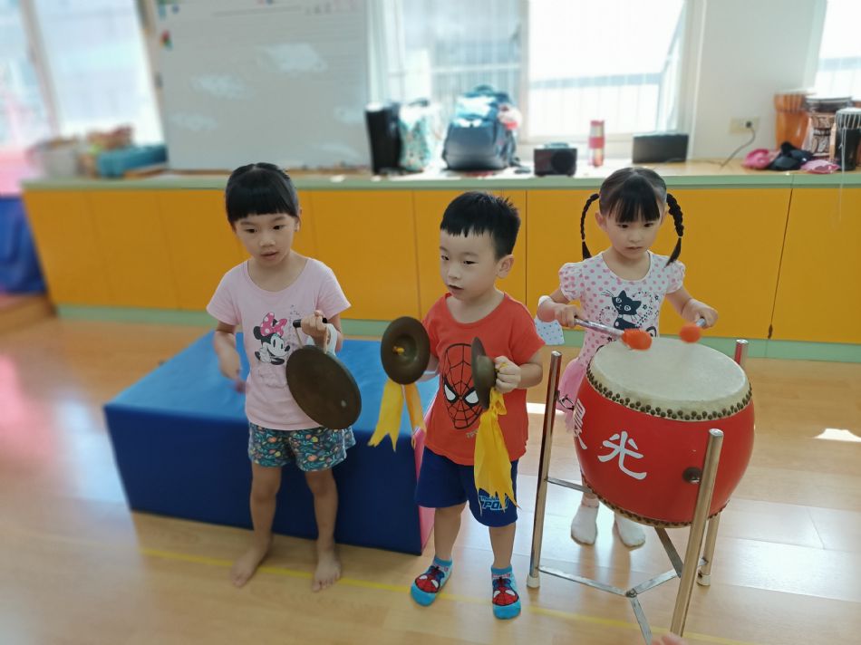 文件 : <FONT COLOR='red'>(109.06.18)奧福音樂-8.JPG</FONT> <BR> 尺寸 : <FONT COLOR='blue'>950 × 712</FONT> 圖元 <BR> 格式 : <FONT COLOR='green'>jpg</FONT> <BR> 大小 : <FONT COLOR='green'> -- </FONT> KB