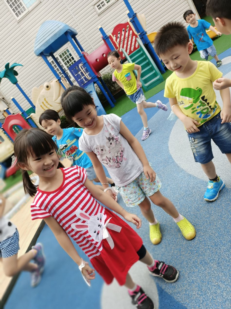 文件 : <FONT COLOR='red'>(109.05.25)主題【跟風玩遊戲~泡泡】.JPG</FONT> <BR> 尺寸 : <FONT COLOR='blue'>950 × 1267</FONT> 圖元 <BR> 格式 : <FONT COLOR='green'>jpg</FONT> <BR> 大小 : <FONT COLOR='green'> -- </FONT> KB