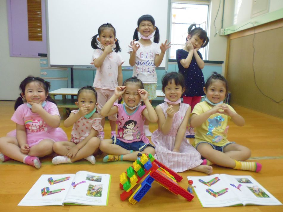 文件 : <FONT COLOR='red'>(109.06.01)樂高積木【溜滑梯】-1.JPG</FONT> <BR> 尺寸 : <FONT COLOR='blue'>950 × 712</FONT> 圖元 <BR> 格式 : <FONT COLOR='green'>jpg</FONT> <BR> 大小 : <FONT COLOR='green'> -- </FONT> KB