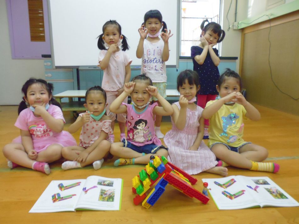 文件 : <FONT COLOR='red'>(109.06.01)樂高積木【溜滑梯】-2.JPG</FONT> <BR> 尺寸 : <FONT COLOR='blue'>950 × 712</FONT> 圖元 <BR> 格式 : <FONT COLOR='green'>jpg</FONT> <BR> 大小 : <FONT COLOR='green'> -- </FONT> KB