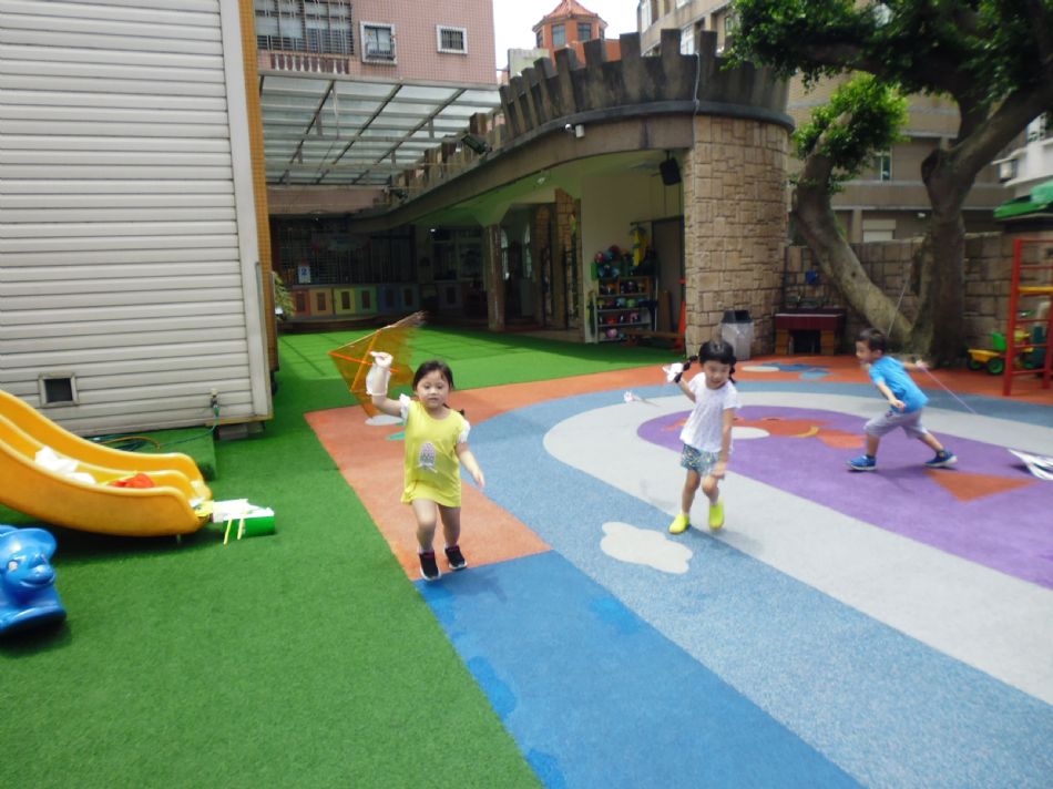 文件 : <FONT COLOR='red'>(109.06.02)主題【跟風玩遊戲~放風箏】.JPG</FONT> <BR> 尺寸 : <FONT COLOR='blue'>950 × 712</FONT> 圖元 <BR> 格式 : <FONT COLOR='green'>jpg</FONT> <BR> 大小 : <FONT COLOR='green'> -- </FONT> KB