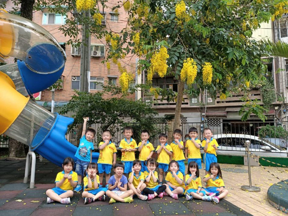 文件 : <FONT COLOR='red'>(109.06.10)學校最美的景色【阿勃勒】-2.JPG</FONT> <BR> 尺寸 : <FONT COLOR='blue'>950 × 713</FONT> 圖元 <BR> 格式 : <FONT COLOR='green'>jpg</FONT> <BR> 大小 : <FONT COLOR='green'> -- </FONT> KB