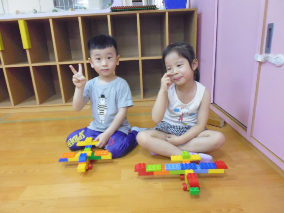 文件 : <FONT COLOR='red'>(109.05.11)樂高積木【飛機】.JPG</FONT> <BR> 尺寸 : <FONT COLOR='blue'>950 × 712</FONT> 圖元 <BR> 格式 : <FONT COLOR='green'>jpg</FONT> <BR> 大小 : <FONT COLOR='green'> -- </FONT> KB