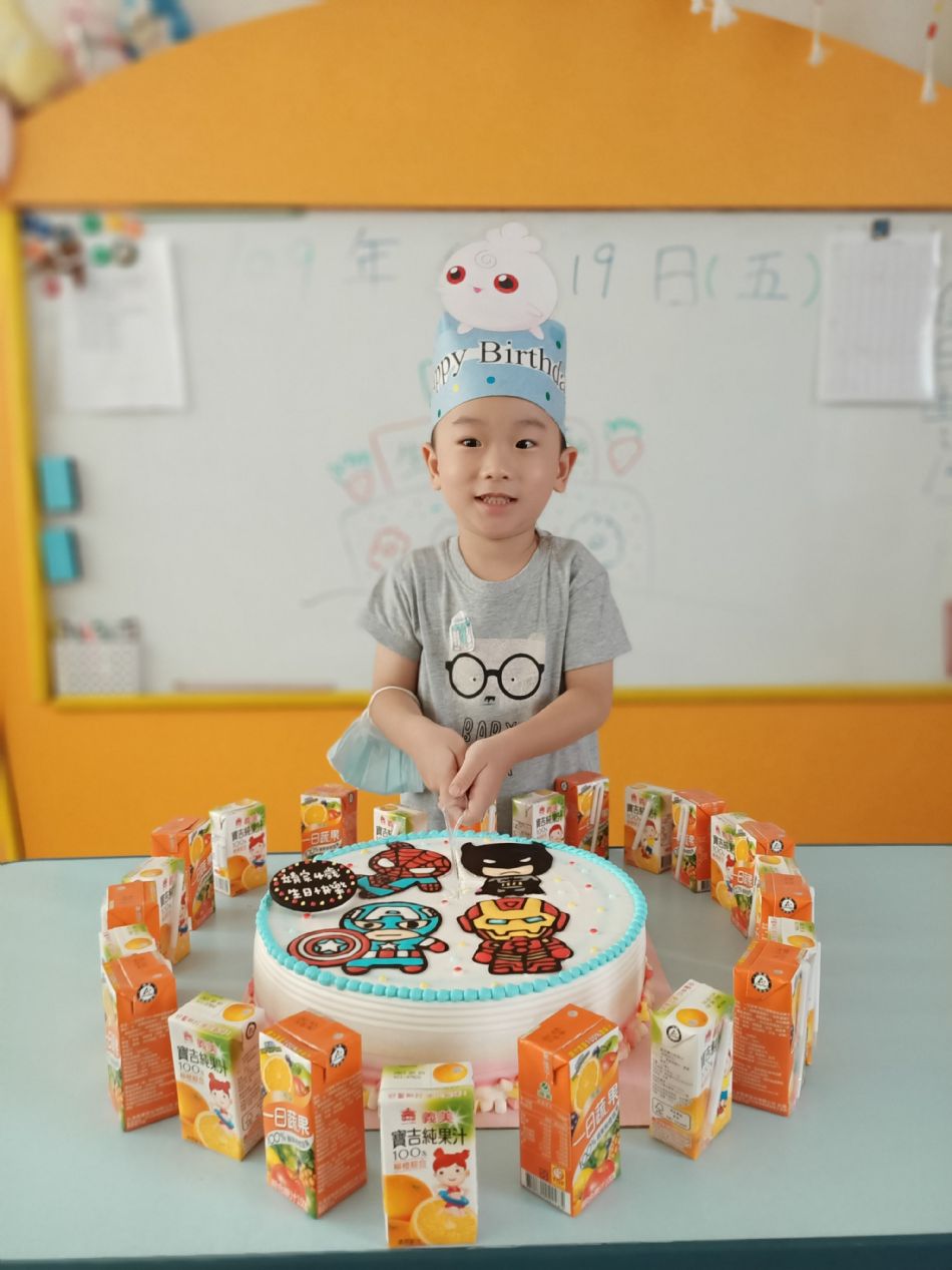 文件 : <FONT COLOR='red'>(109.06.19)Pierce寶貝生日快樂-27.JPG</FONT> <BR> 尺寸 : <FONT COLOR='blue'>950 × 1267</FONT> 圖元 <BR> 格式 : <FONT COLOR='green'>jpg</FONT> <BR> 大小 : <FONT COLOR='green'> -- </FONT> KB