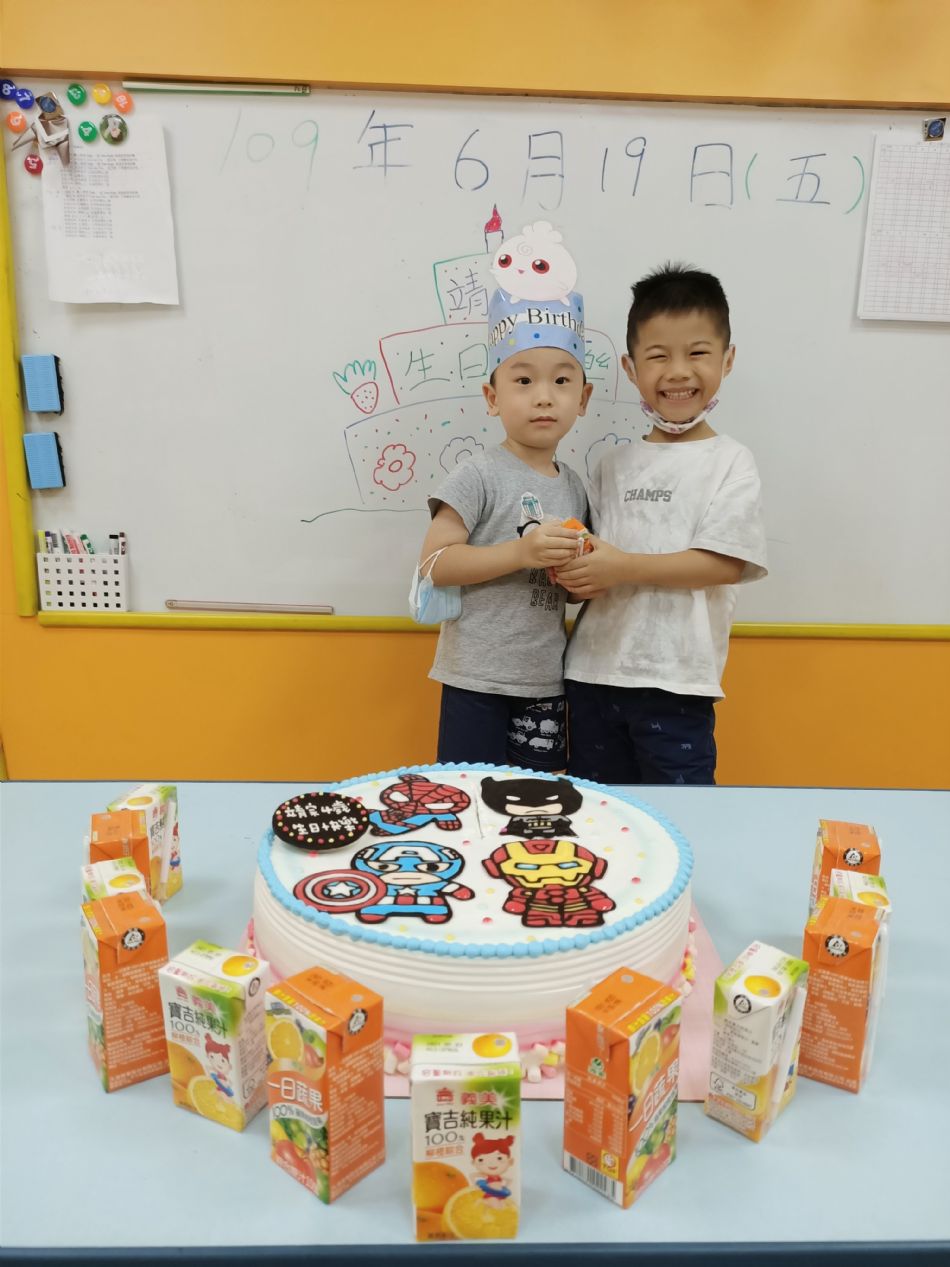 文件 : <FONT COLOR='red'>(109.06.19)Pierce寶貝生日快樂-36.JPG</FONT> <BR> 尺寸 : <FONT COLOR='blue'>950 × 1267</FONT> 圖元 <BR> 格式 : <FONT COLOR='green'>jpg</FONT> <BR> 大小 : <FONT COLOR='green'> -- </FONT> KB