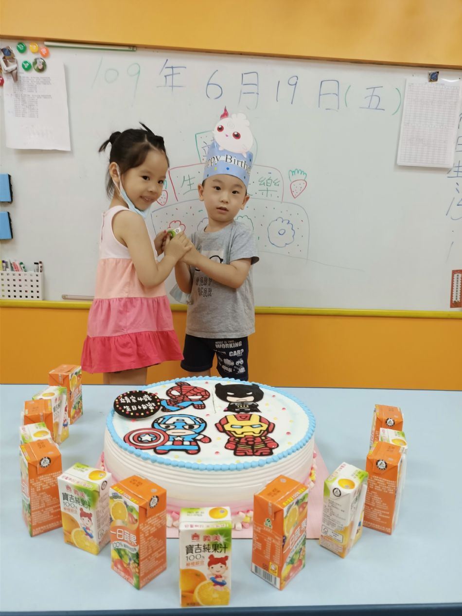 文件 : <FONT COLOR='red'>(109.06.19)Pierce寶貝生日快樂-37.JPG</FONT> <BR> 尺寸 : <FONT COLOR='blue'>950 × 1267</FONT> 圖元 <BR> 格式 : <FONT COLOR='green'>jpg</FONT> <BR> 大小 : <FONT COLOR='green'> -- </FONT> KB